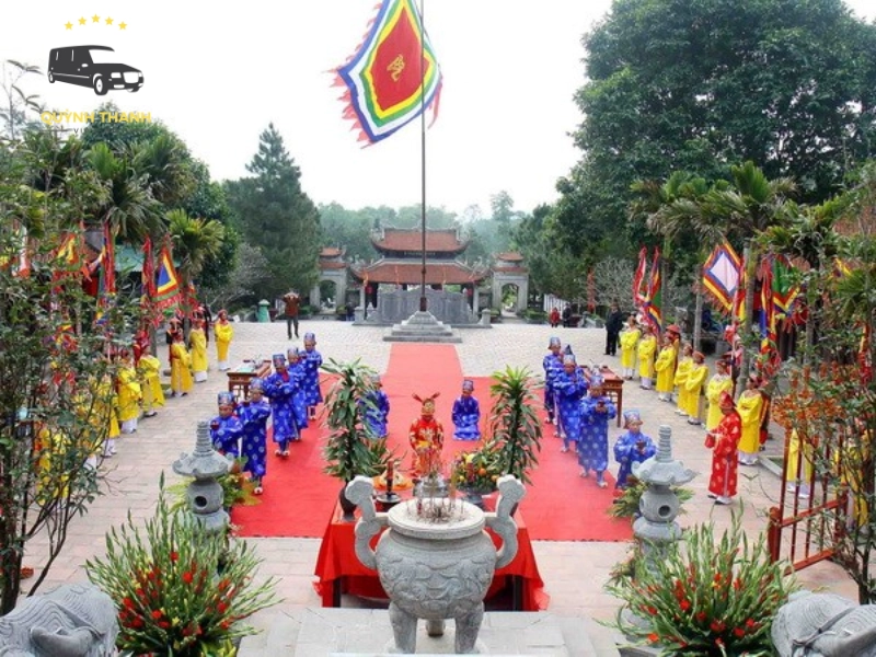 Lễ hội mùa xuân Côn Sơn (tháng Giêng âm lịch)